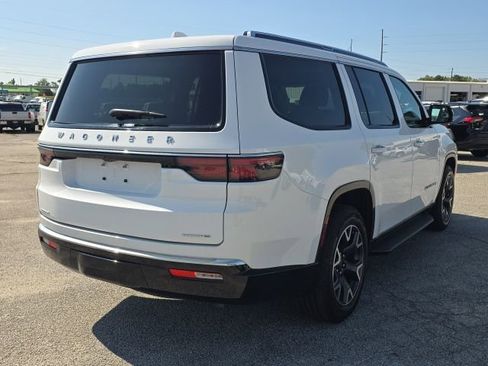 Used 2023 Jeep Wagoneer Series III w/ Preferred Equipment Group image 5