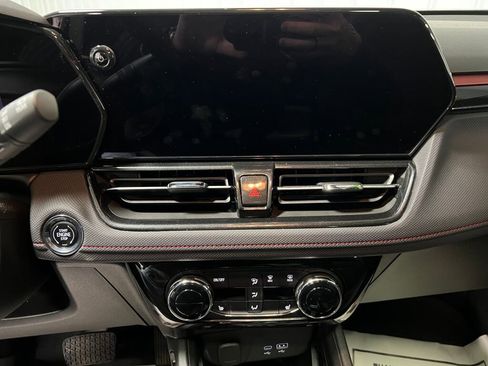 Used 2025 Chevrolet TrailBlazer RS w/ Convenience Package image 8