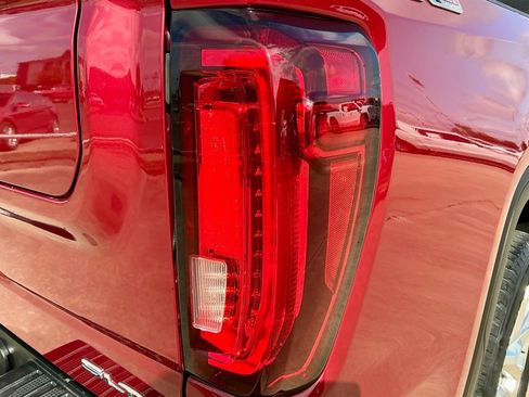 Used 2020 GMC Sierra 1500 SLT image 15