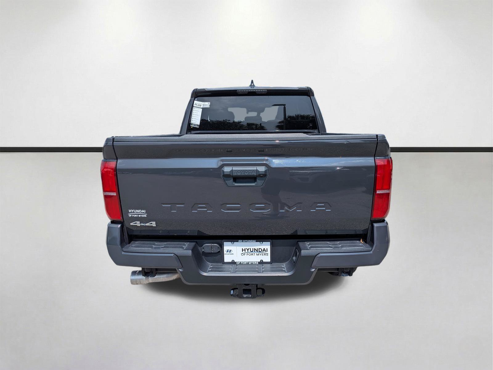 Used 2024 Toyota Tacoma SR5 AWD/4WD image 5