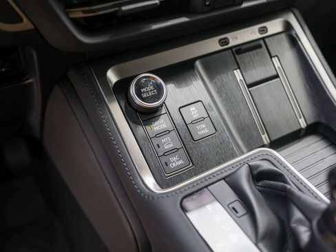 Used 2024 Lexus GX 550 AWD/4WD image 18