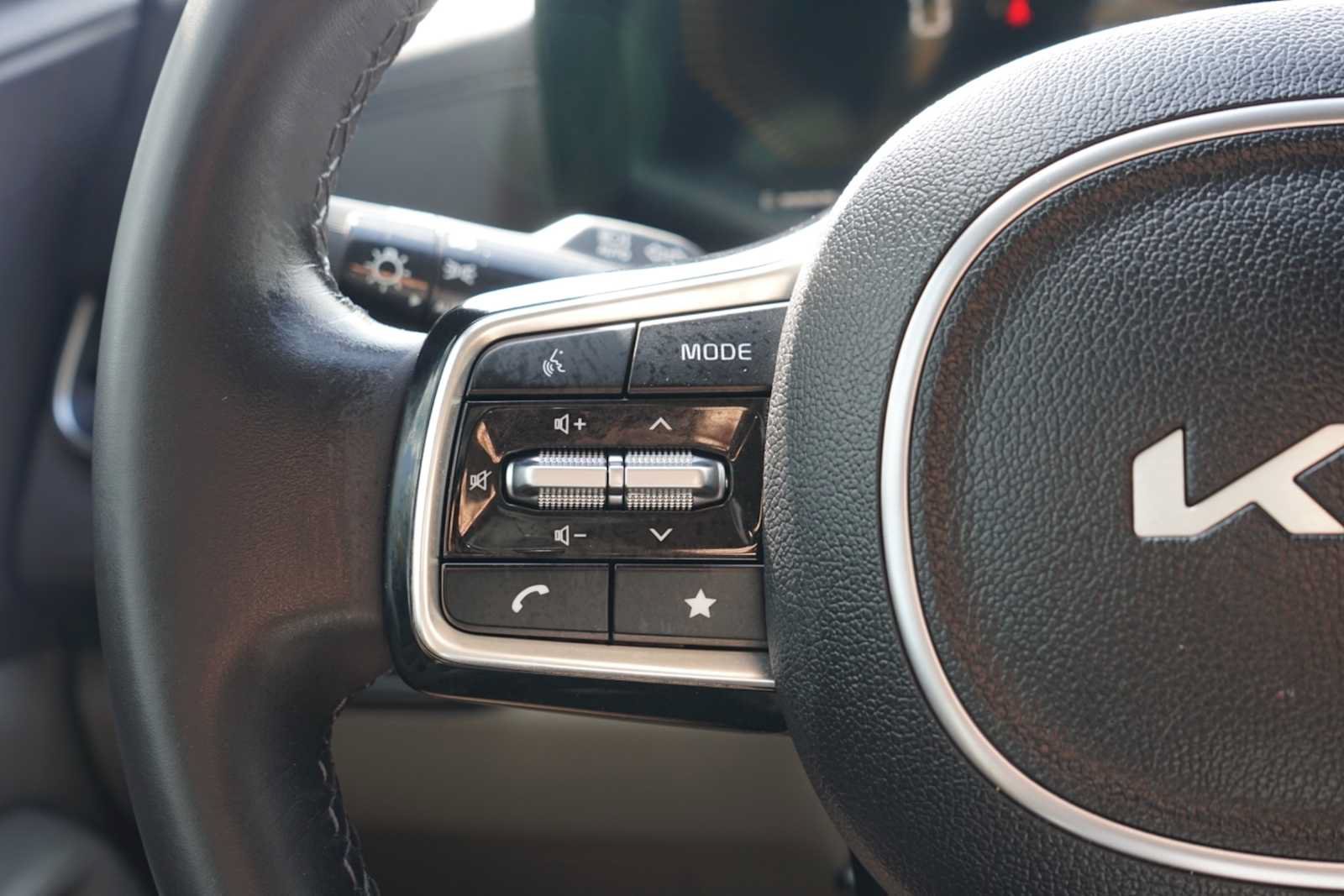 Certified 2025 Kia Carnival EX FWD image 14