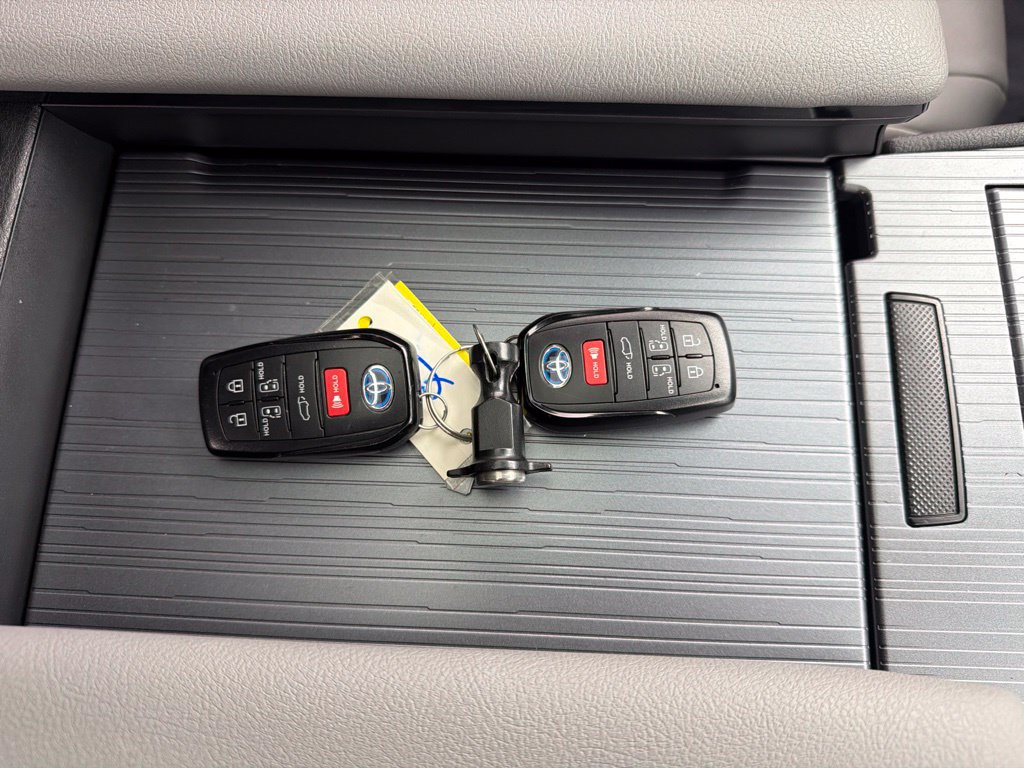 Used 2025 Toyota Sienna XLE w/ XLE Plus Package AWD/4WD image 38