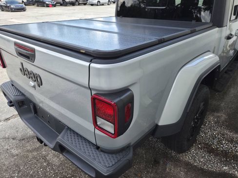 Used 2023 Jeep Gladiator Sport AWD/4WD image 17