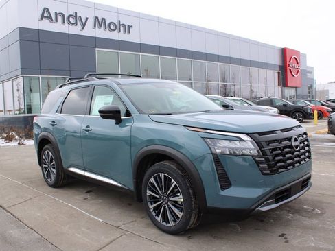 New 2026 Nissan Pathfinder Platinum image 1