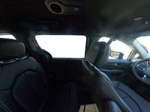 New 2026 Chrysler Pacifica Select AWD/4WD image 35