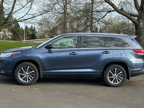 Used 2017 Toyota Highlander XLE image 5