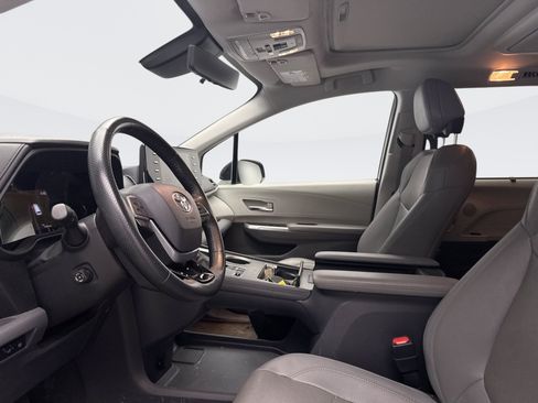 Used 2021 Toyota Sienna Limited AWD/4WD image 9