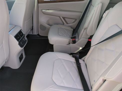 New 2026 Volkswagen Atlas SE image 14