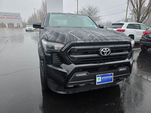 Used 2024 Toyota Tacoma SR5 AWD/4WD image 9