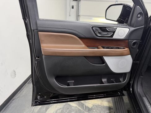 Used 2023 Lincoln Navigator L Reserve w/ Equipment Group 201A AWD/4WD image 9