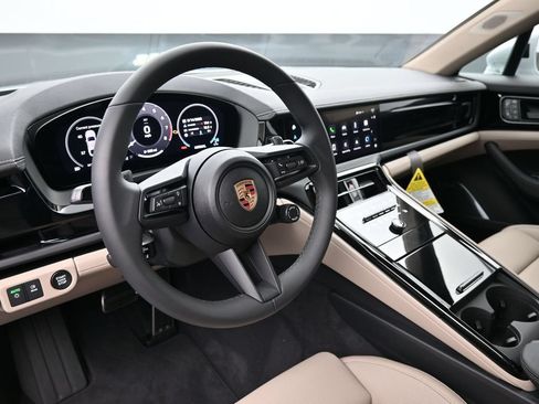 Certified 2025 Porsche Panamera image 4