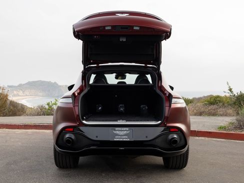 Used 2021 Aston Martin DBX AWD/4WD image 6