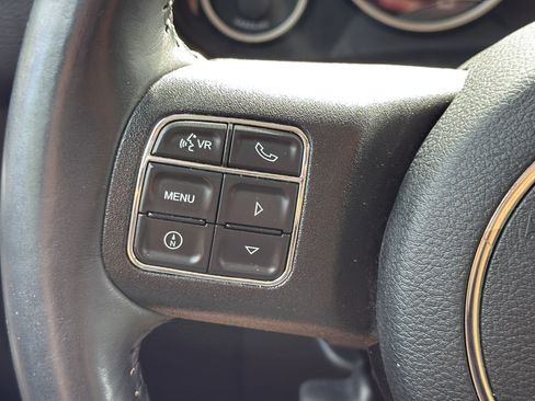 Used 2016 Jeep Wrangler Unlimited Sahara AWD/4WD image 28
