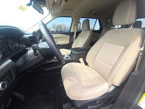 Used 2023 Ford Explorer XLT RWD image 27