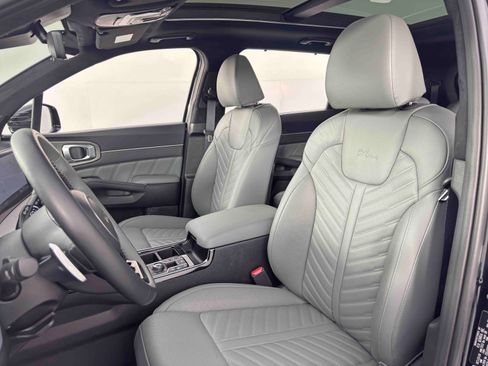 Used 2025 Kia Sorento SX Prestige w/ Sage Leather Package image 41