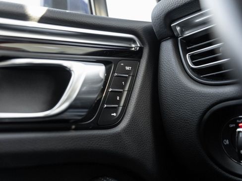 Certified 2024 Porsche Macan image 18