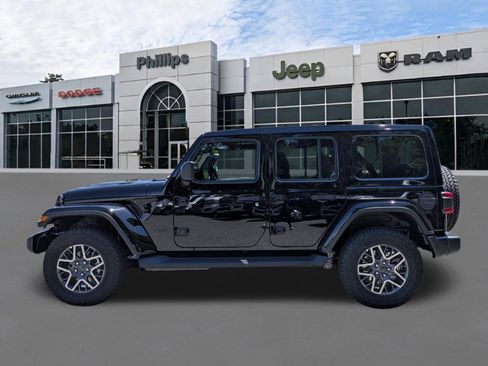 New 2026 Jeep Wrangler Unlimited Sahara AWD/4WD image 6