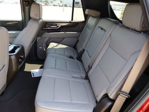 Used 2025 GMC Yukon Elevation AWD/4WD image 12