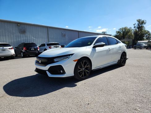 Used 2018 Honda Civic Sport Touring image 2
