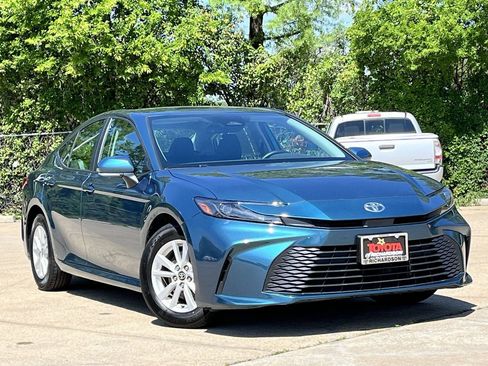 Used 2025 Toyota Camry LE FWD image 2
