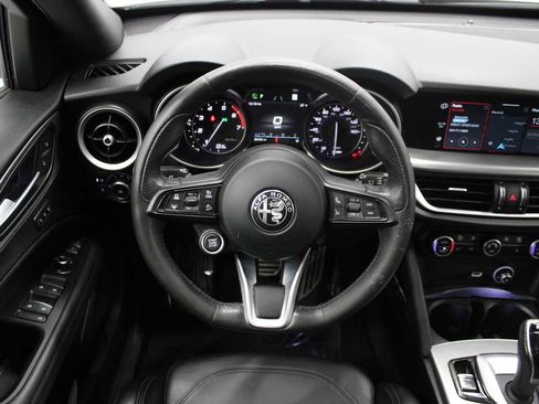 Used 2022 Alfa Romeo Stelvio Veloce image 6
