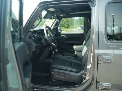 New 2026 Jeep Wrangler Unlimited Sahara AWD/4WD image 10