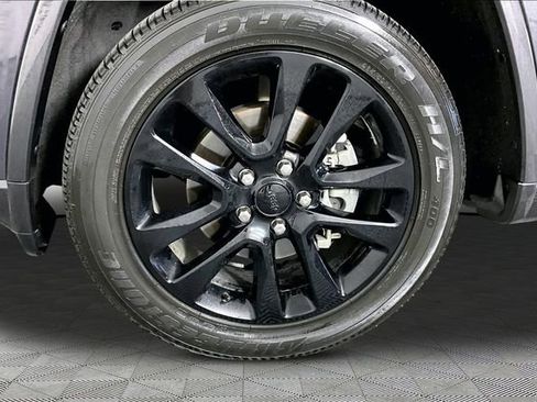 Used 2018 Jeep Grand Cherokee Altitude image 30