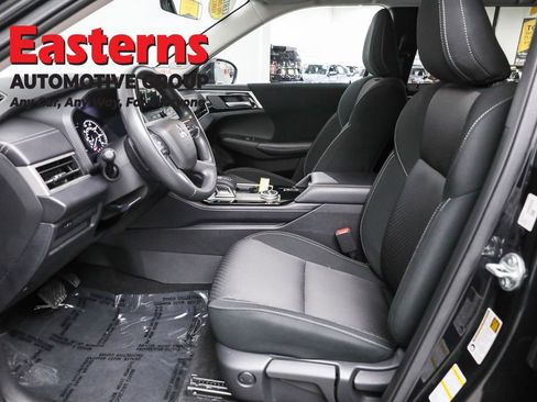 Used 2025 Mitsubishi Outlander ES image 7