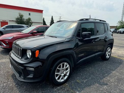 Used 2019 Jeep Renegade Latitude FWD image 2