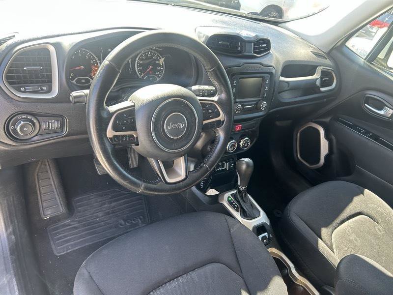 Used 2017 Jeep Renegade Latitude AWD/4WD image 8