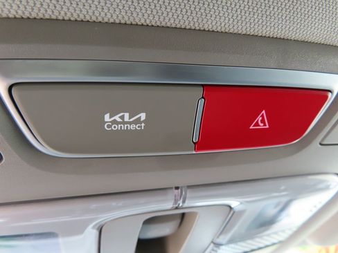 Certified 2025 Kia Telluride S FWD image 17