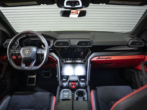 Used 2024 Lamborghini Urus S AWD/4WD image 34