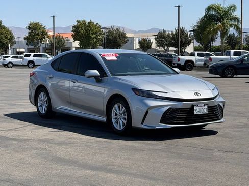 Used 2025 Toyota Camry LE FWD image 3