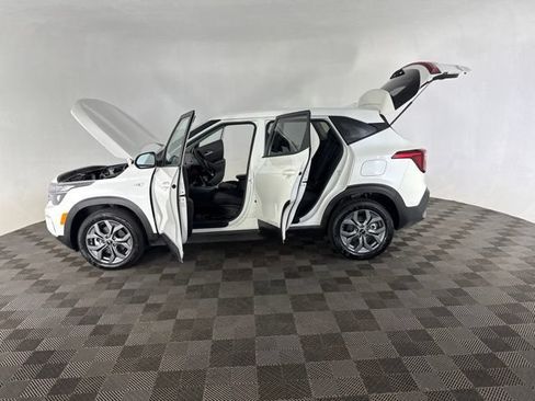 Certified 2026 Kia Seltos LX AWD/4WD image 11