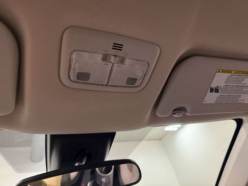 Used 2017 Toyota Corolla L FWD image 83