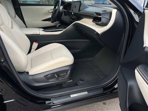 Used 2023 Toyota Crown XLE image 28