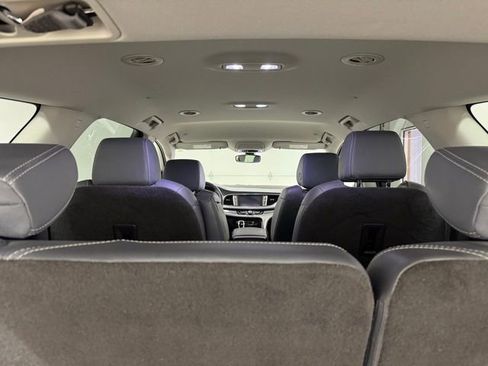 Used 2019 Buick Enclave Essence image 10