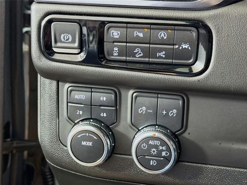 Certified 2025 GMC Yukon AT4 w/ AT4 Premium Package AWD/4WD image 10