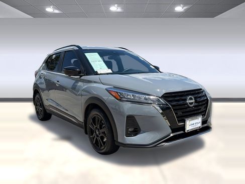 Used 2024 Nissan Kicks SR w/ SR Premium Package FWD image 7