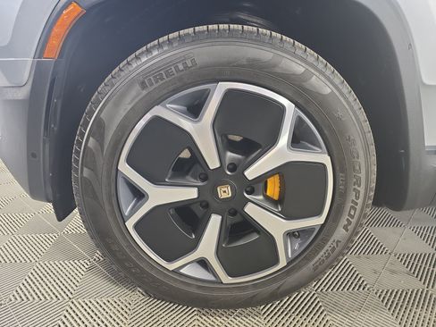 Used 2024 Rivian R1T Adventure AWD/4WD image 9