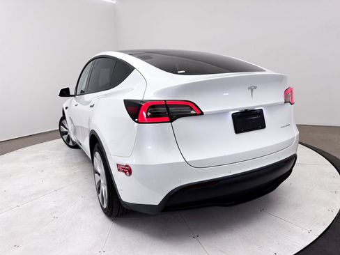 Used 2022 Tesla Model Y Long Range AWD/4WD image 7