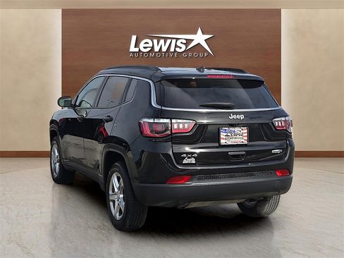 Used 2024 Jeep Compass Latitude w/ Altitude Special Edition image 3