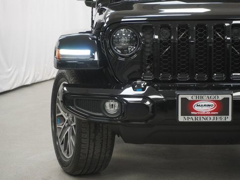 Used 2023 Jeep Wrangler Unlimited Sahara AWD/4WD image 8