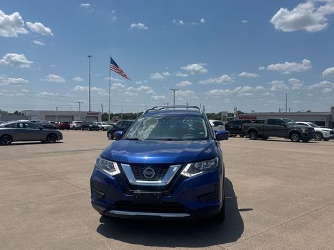 Used 2019 Nissan Rogue SV w/ Sun & Sound Touring Package FWD image 5