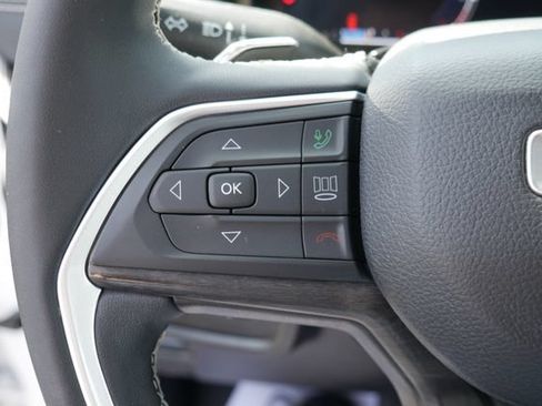 Used 2023 Jeep Grand Cherokee Limited AWD/4WD image 18