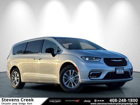 New 2026 Chrysler Pacifica Select image 1