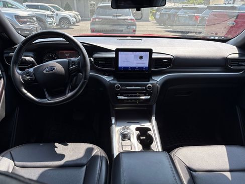 Used 2020 Ford Explorer XLT w/ Equipment Group 202A image 11