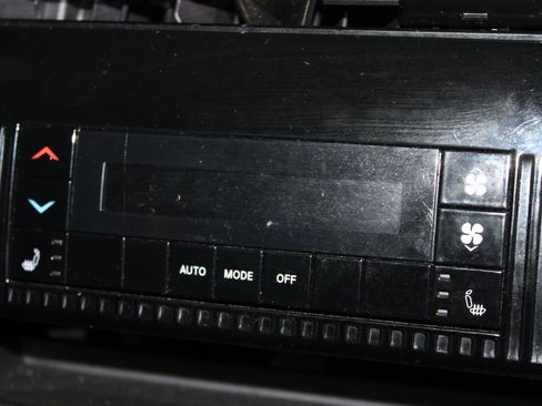 Used 2024 Jeep Wagoneer Series III AWD/4WD image 33