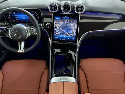 Used 2025 Mercedes-Benz GLC 300 image 3